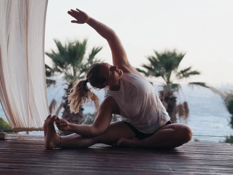 Formation de Yoga, pratique des postures de yoga pour devenir professeur